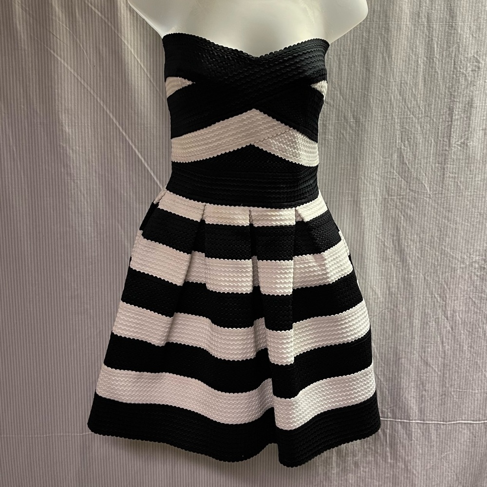 RD Style Black and White Strapless Dress